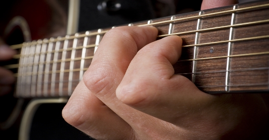 PRODUCTION OF ACOUSTIC GUITAR-TRACKS